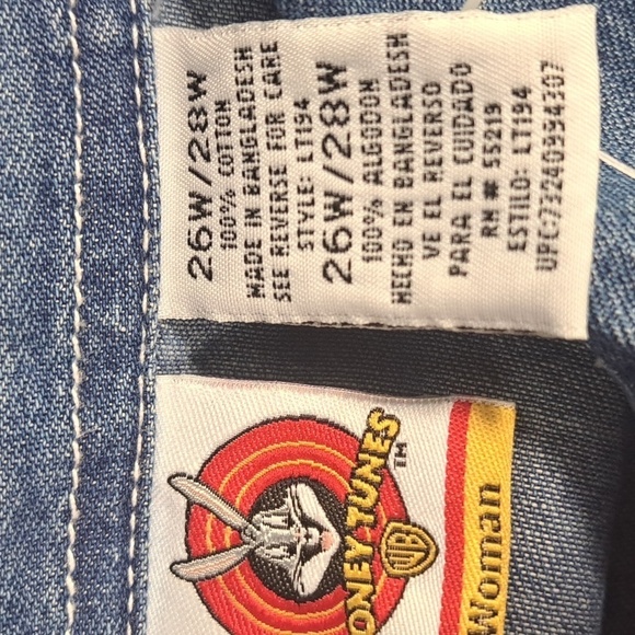 Vintage Y2K NWT Women's Looney Tunes embroidered Pepe Le Pew denim button shirt - Picture 6 of 7